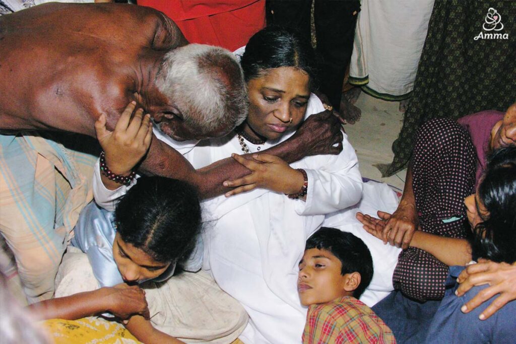 Amma consoles tsunami survivors