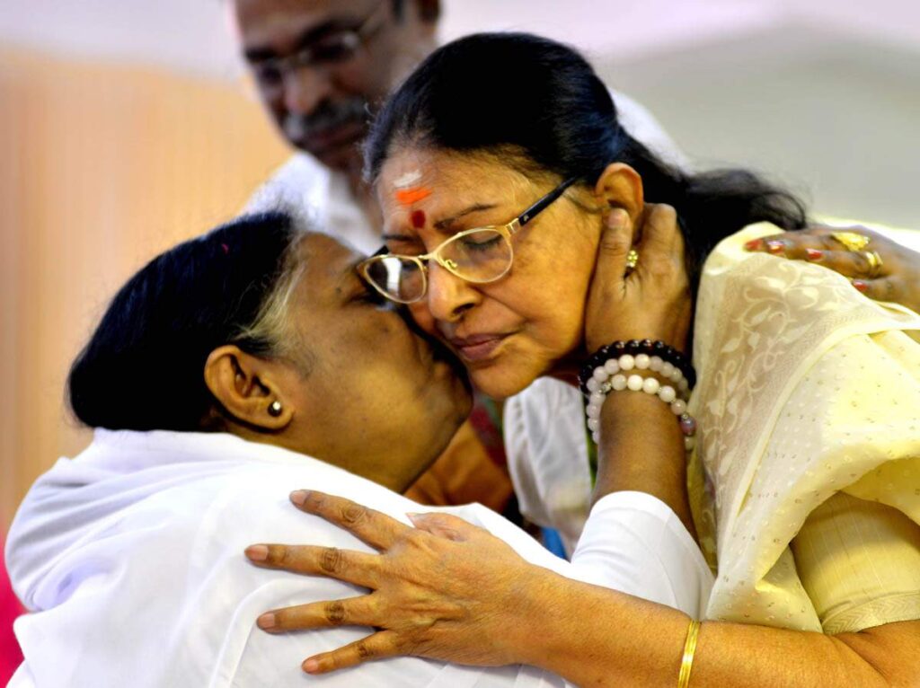 Amma embraces underprivilged women while distributing saris