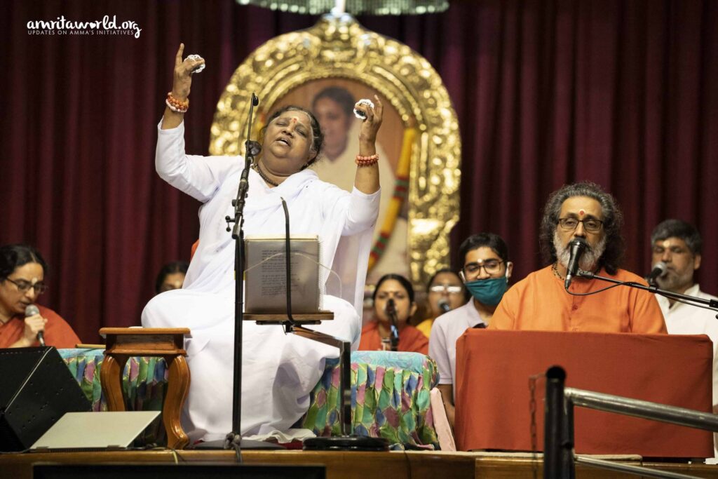 Amma leads bhajans