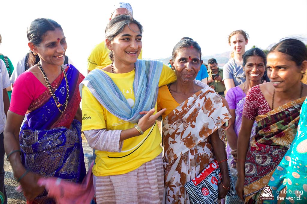 Srividya hugging village women