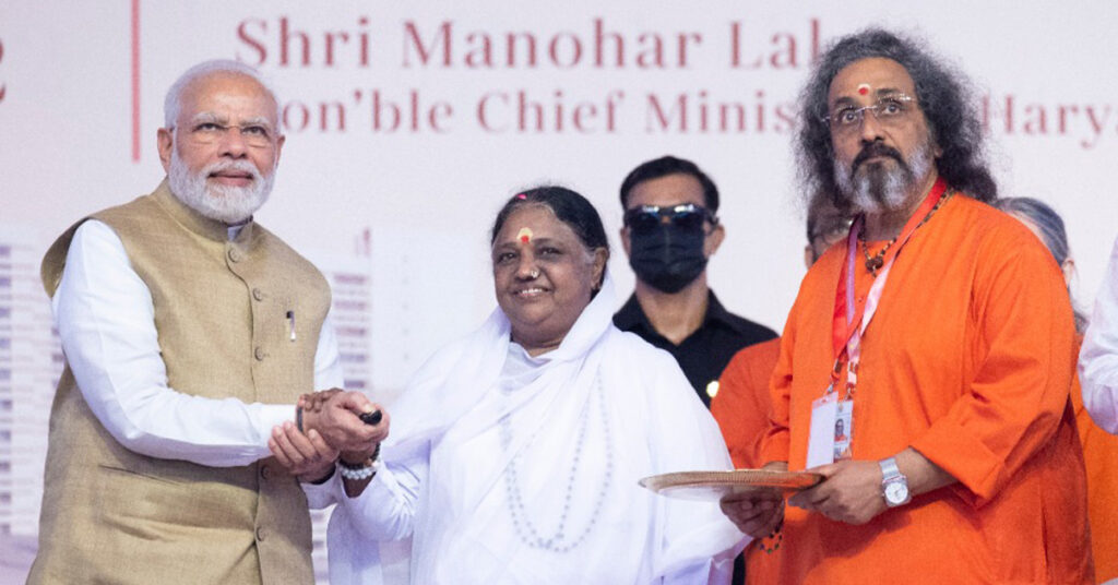 Amma, the Prime Minister, and Swamiji stand together