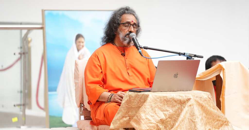 Swamiji sings bhajans