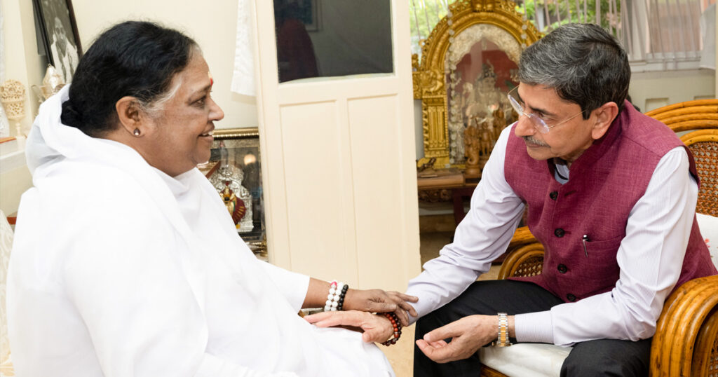 Amma meets with Governer
