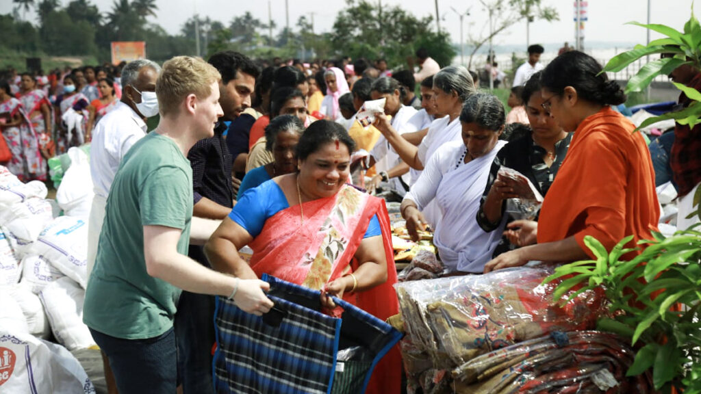 International volunteers help women carry their bags