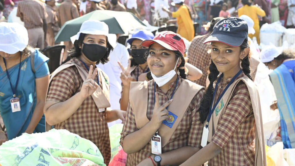 Amrita Vidyalayam students volunteer at the event