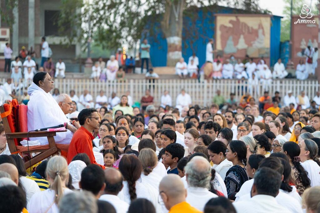 Amma leads meditation