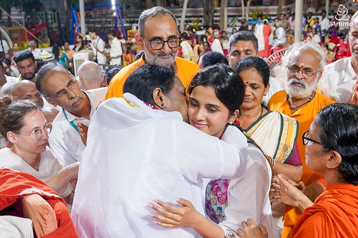 Amma embracing a young woman