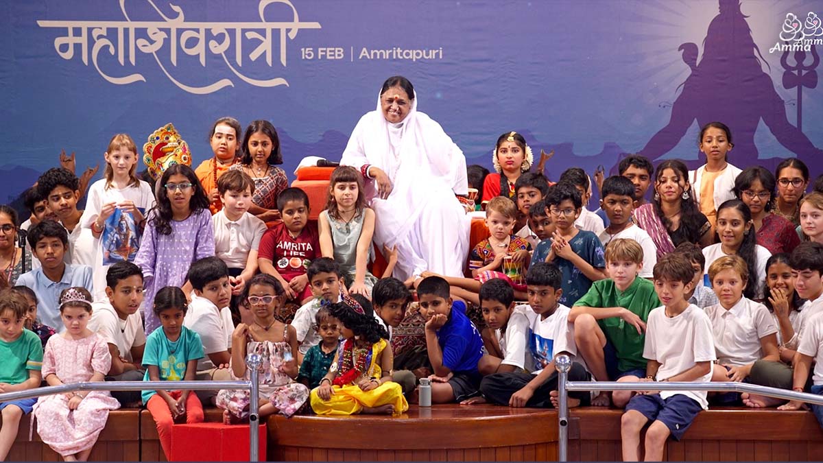 Amma with children