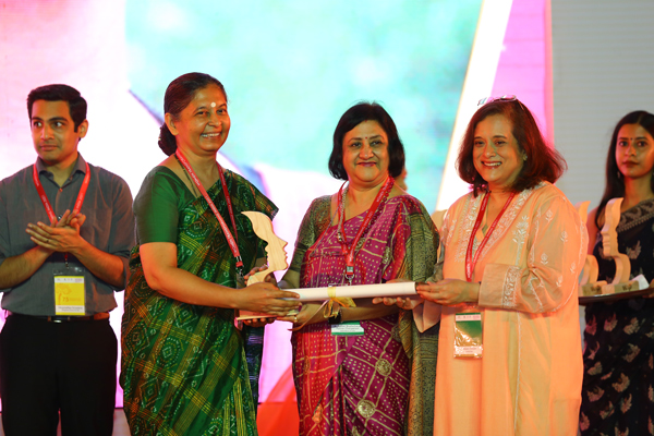 Anju receives award