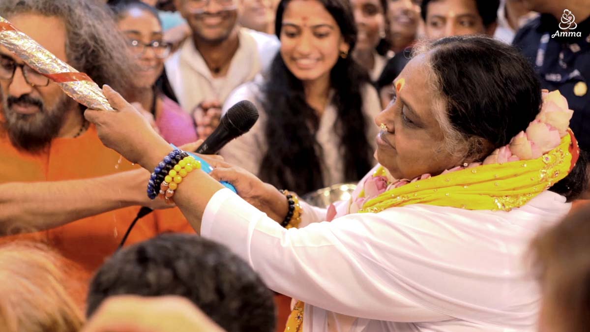 Amma sprays Holi powder