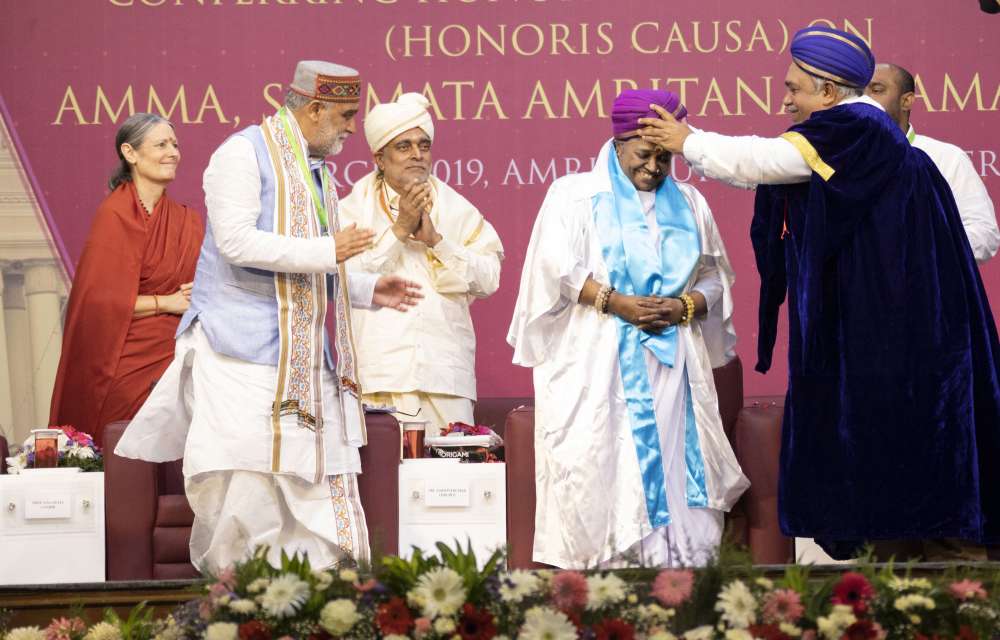 another view of Amma being given the ceremonial cap