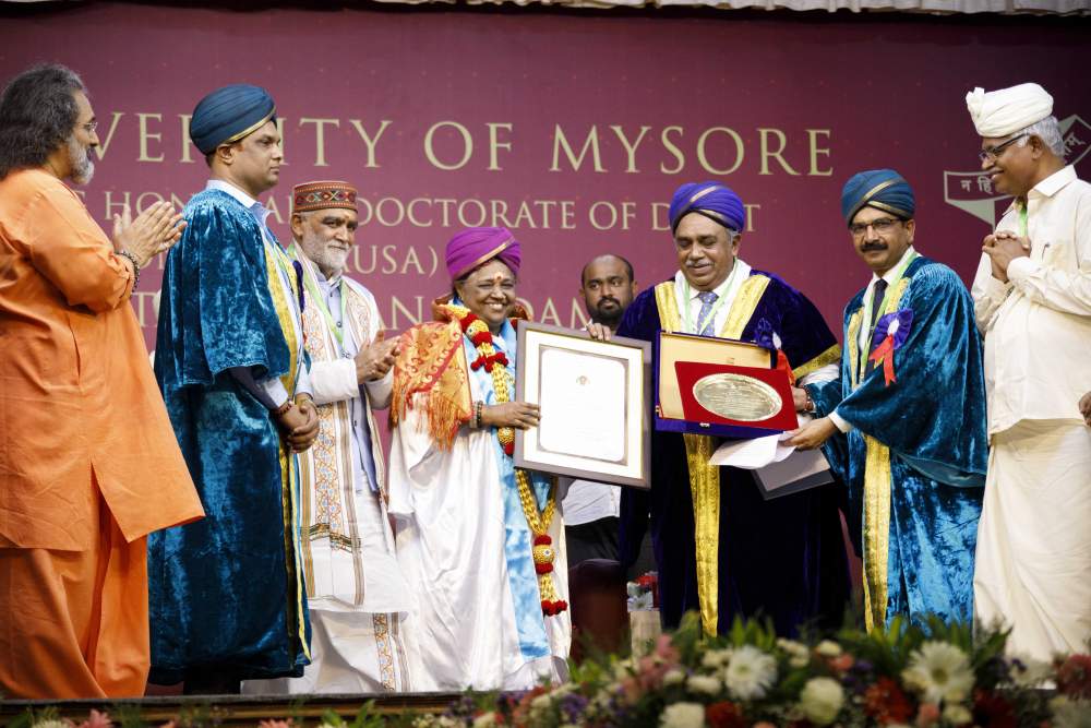 Amma presented with plaques