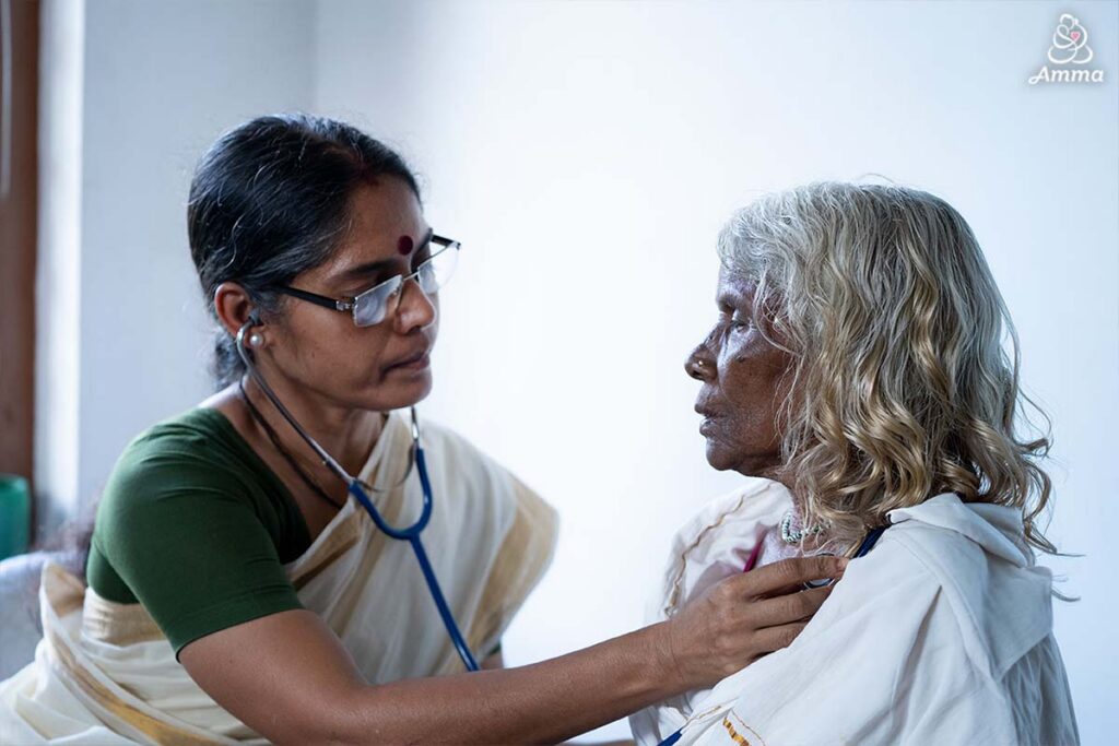 A doctor examines a patient