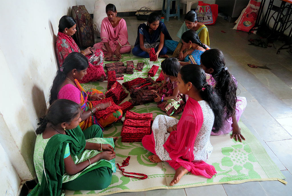 Women making saukyam pads