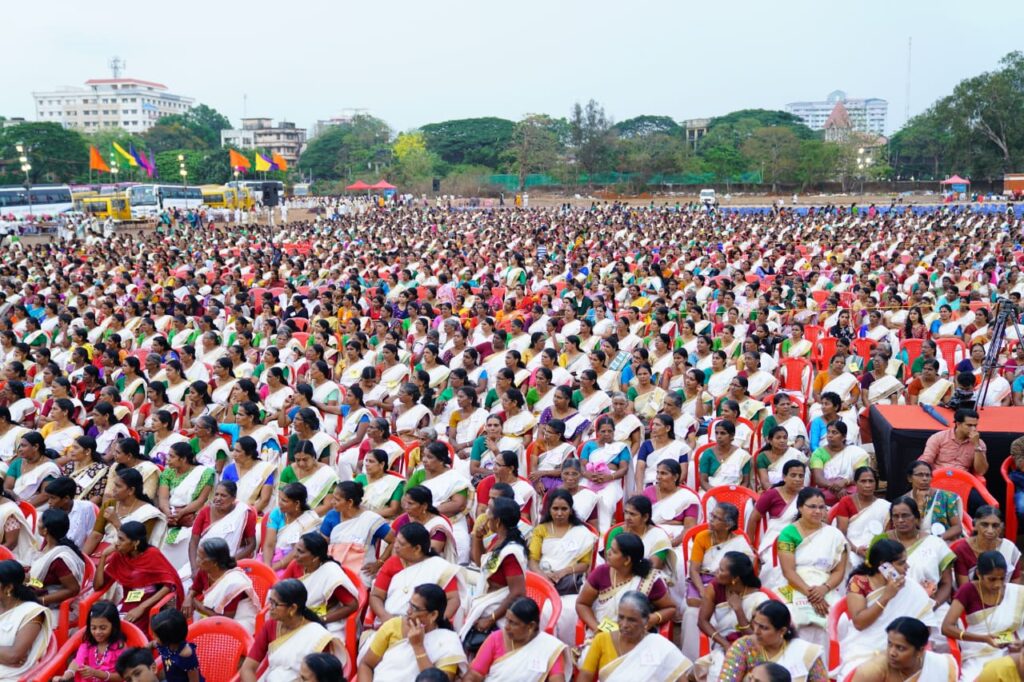 Huge crowds gather