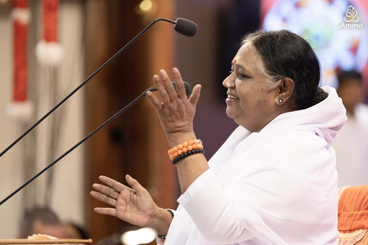 Photo of Amma speaking