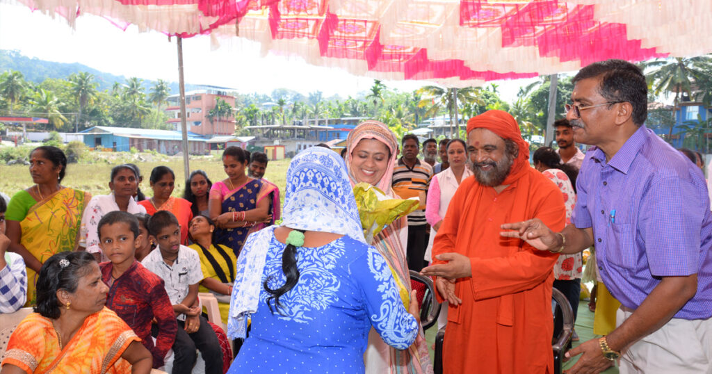 Swami Purnamritananda Puri distributes basic needs care kits