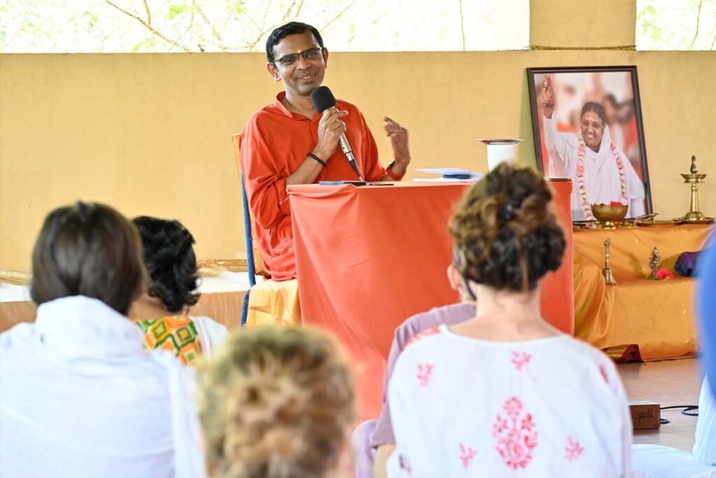 Swami Shubamritananda speaking