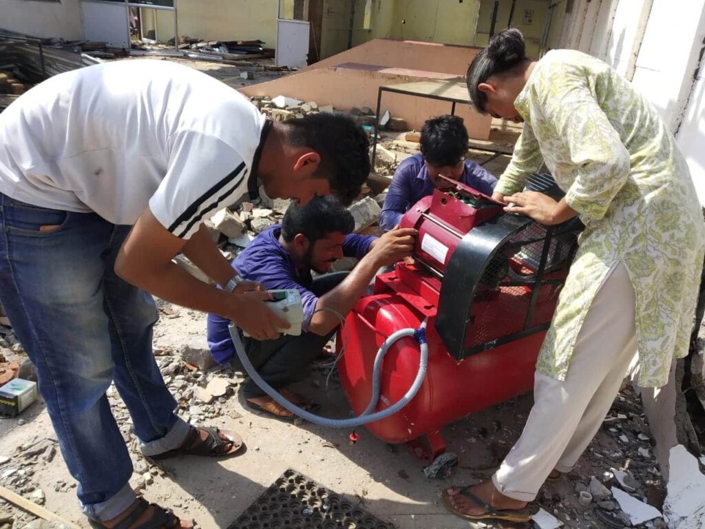 Students try to repair machinery