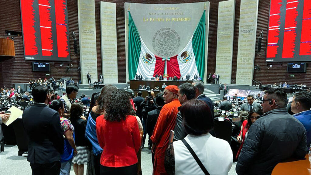 Panoramic view of legislature of Mexico, at center, huge, cascading drapes of white, red, and green. 