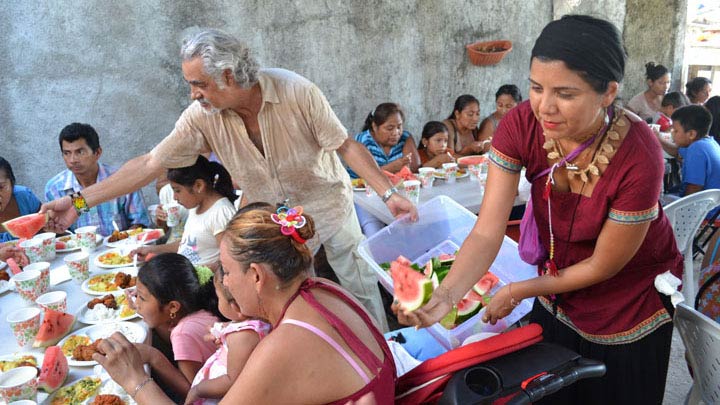 Volunteers serve food in Mexico
