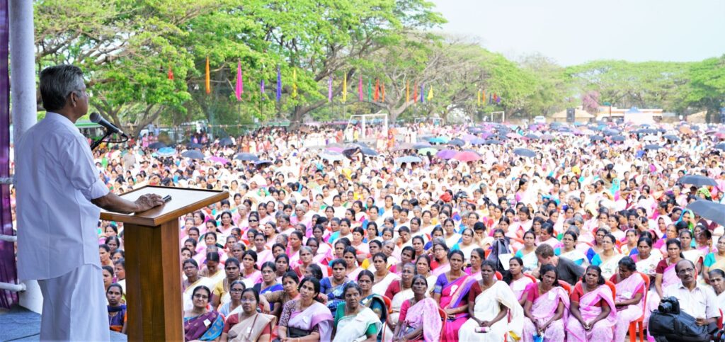 Dignitaries address crowd