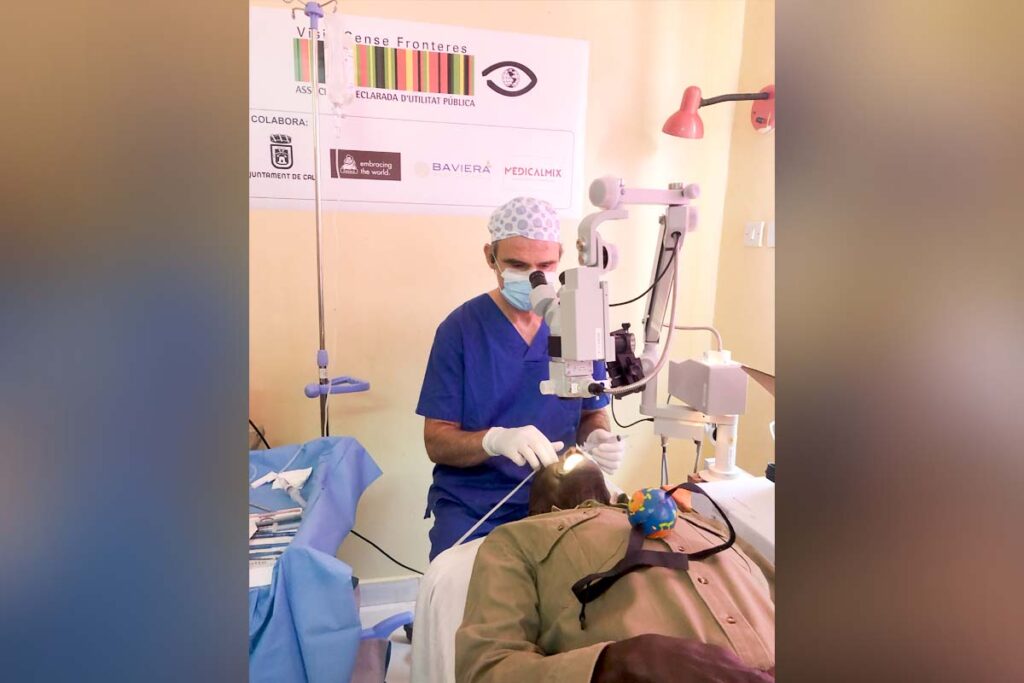 an opthamologist performs surgery