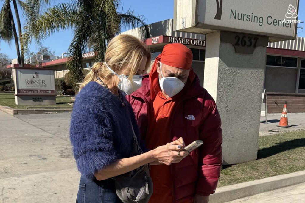 A volunteer with a swami