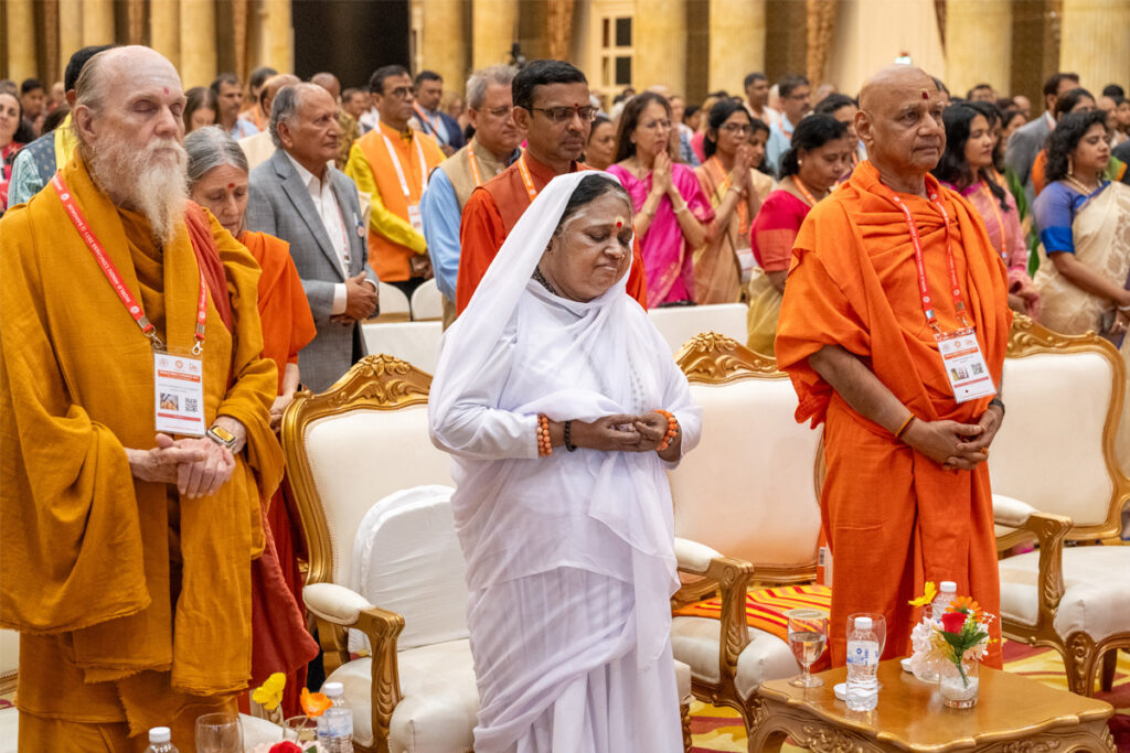 Amma with dignitaries