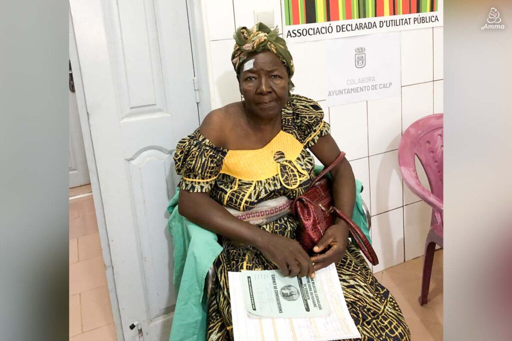 A woman patient for cataract surgery