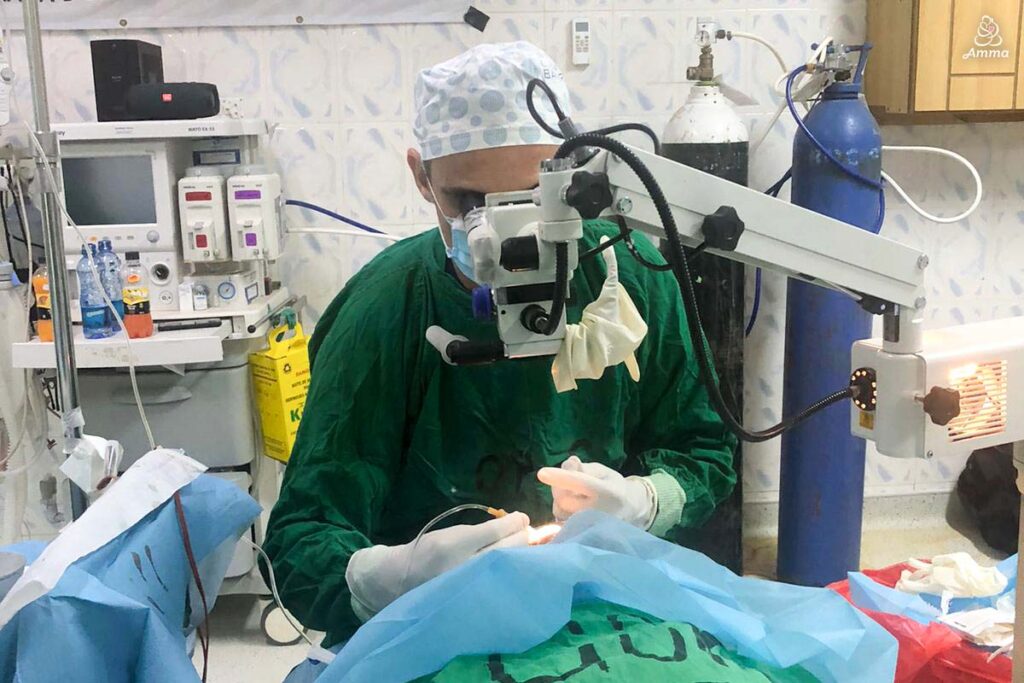 An opthamologist performs cataract surgery