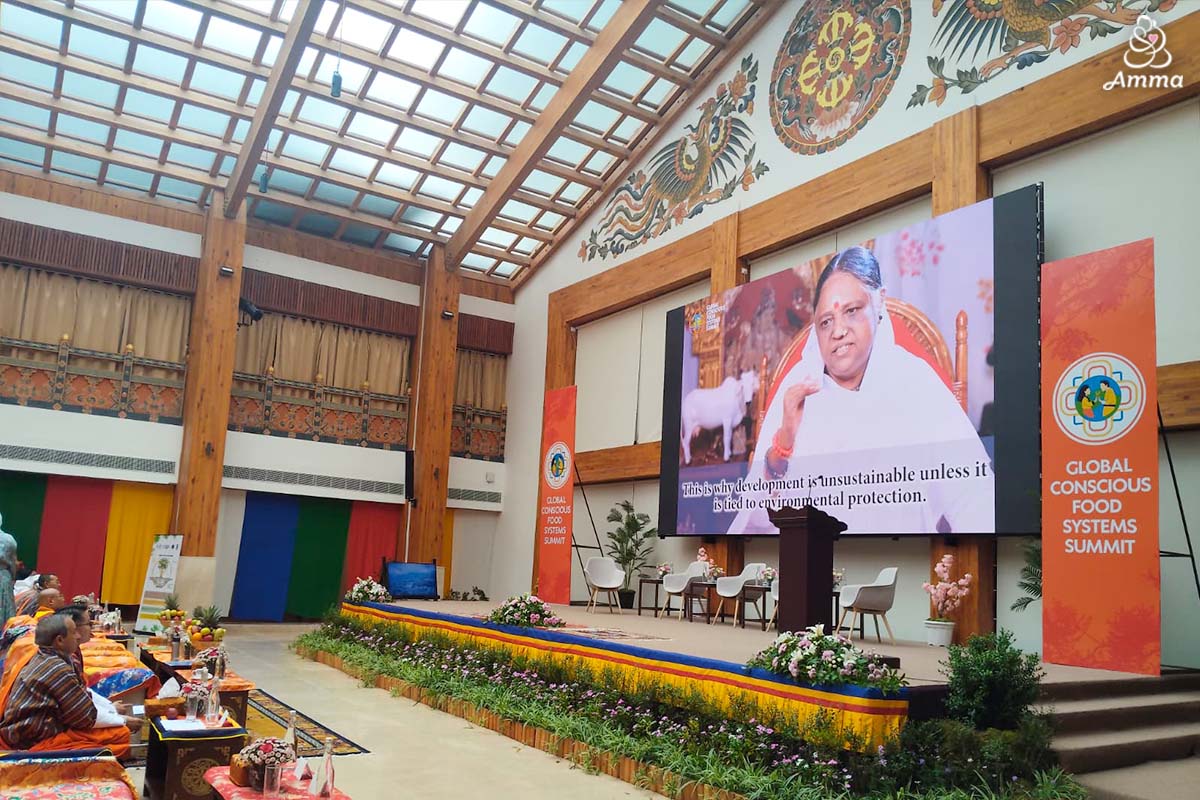 Amma on a screen