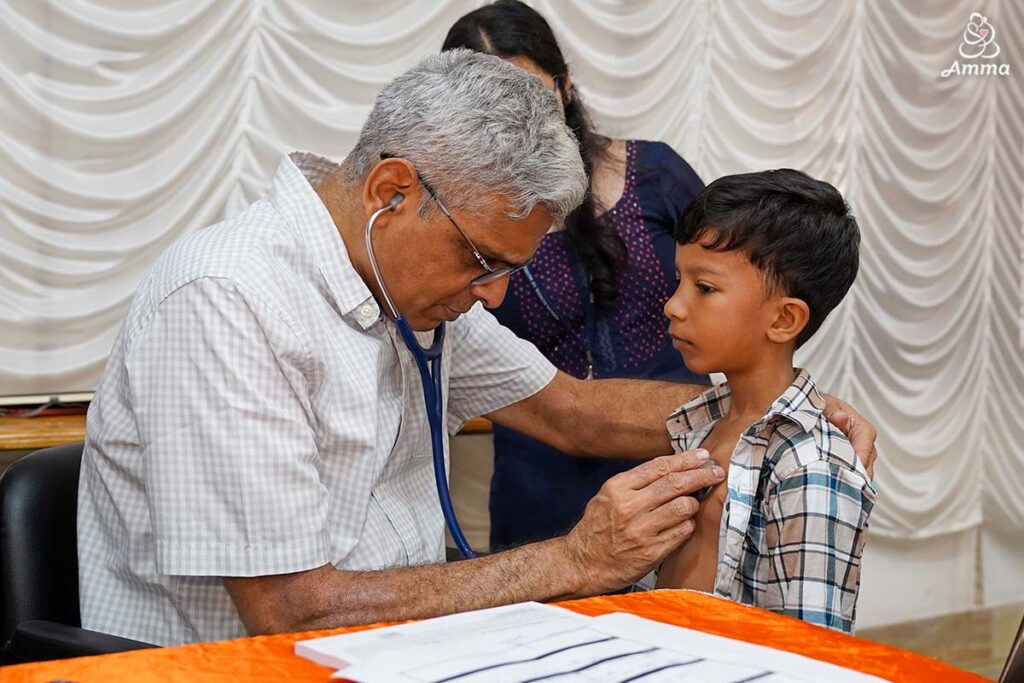 a doctor measures a little boy's heartrate