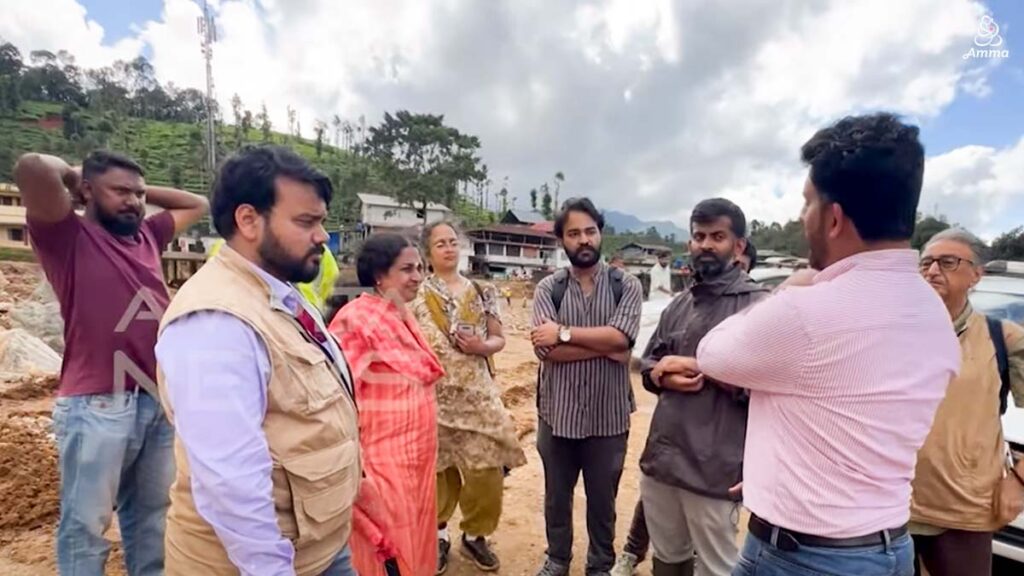 A group discussion along a roadside in Wayanad