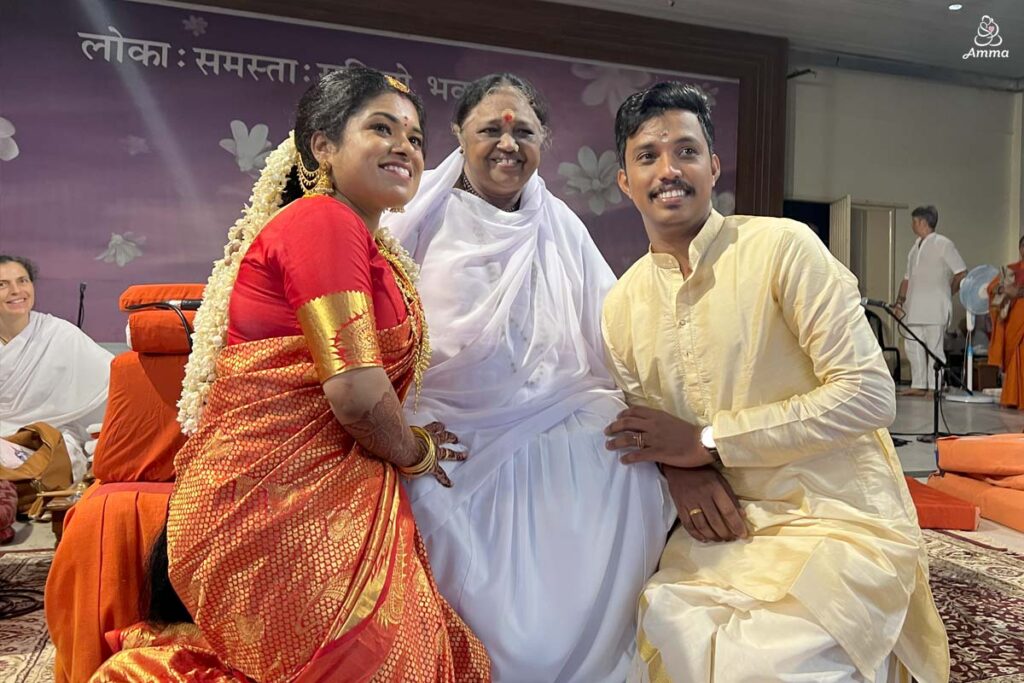 Amma with bride and groom