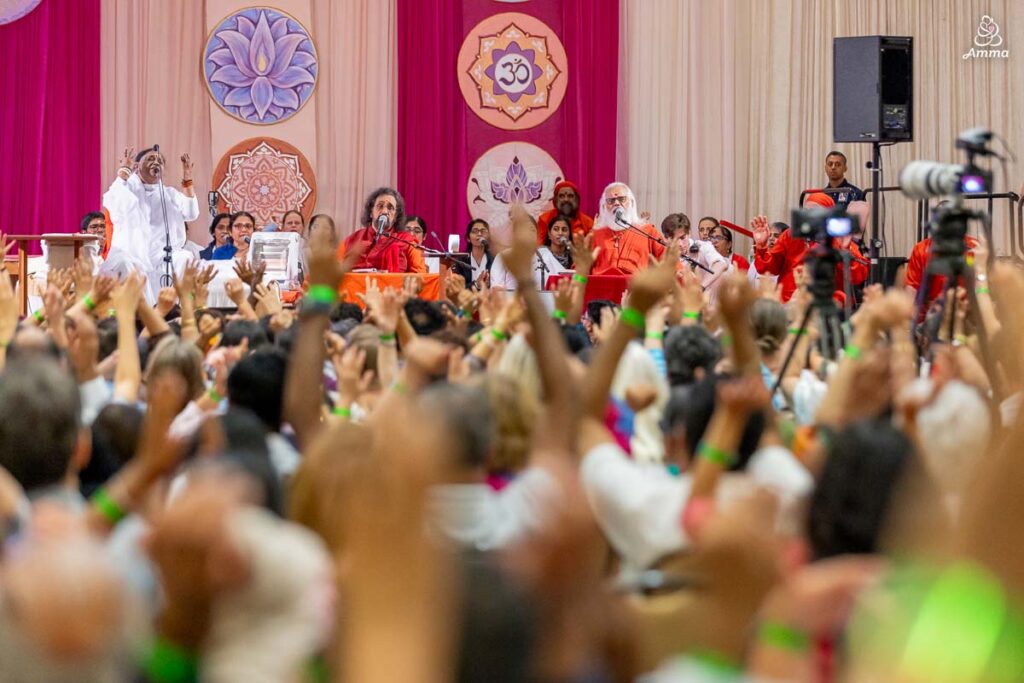 Crowd sings with Amma