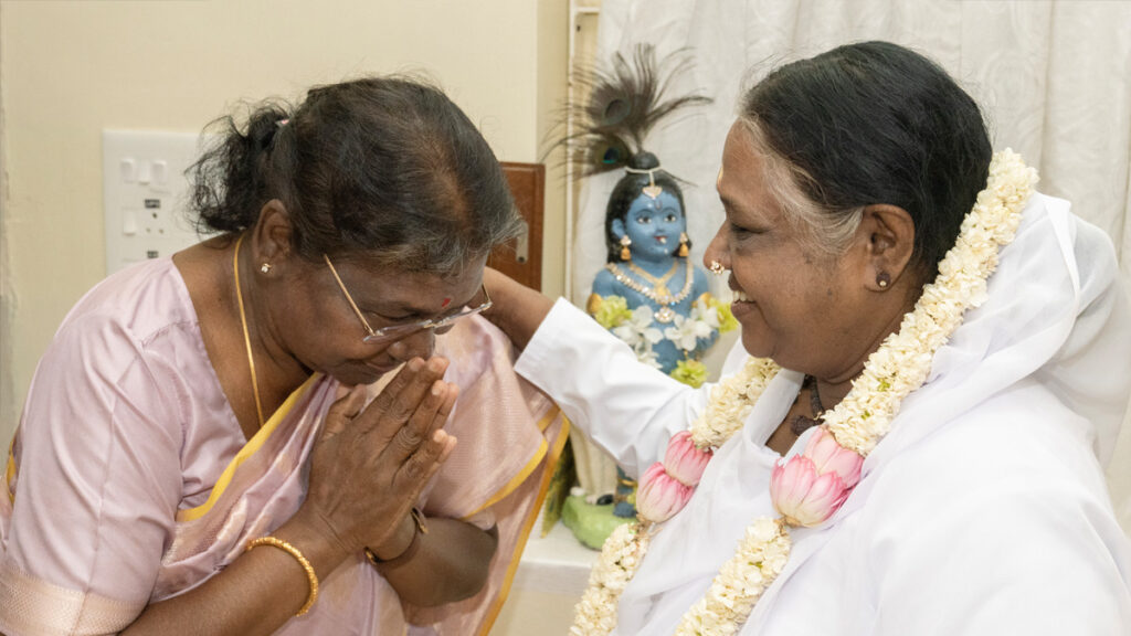 President Murmu meeting with Amma.