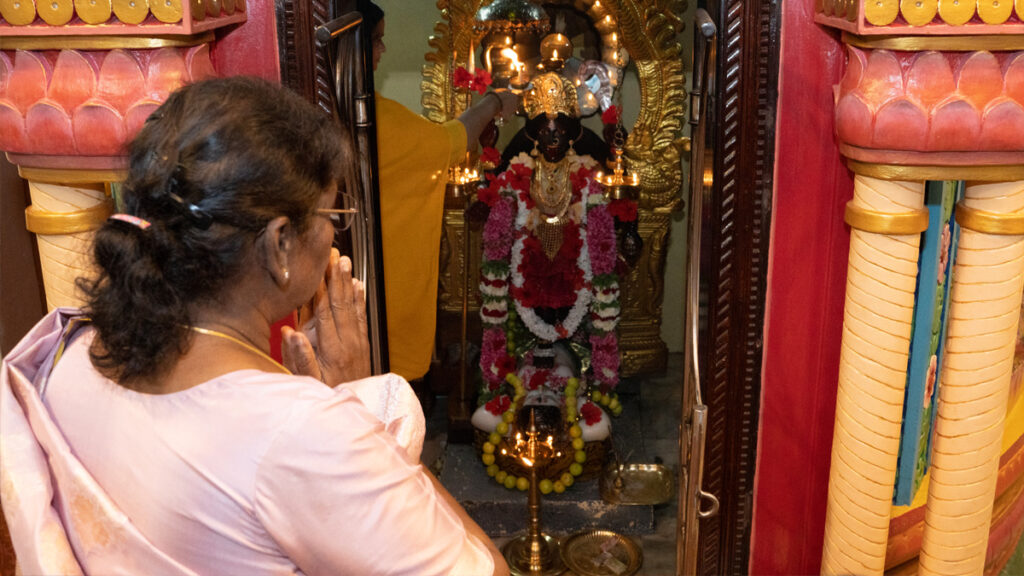 The President seeking blessings in the Bhavatarini Temple of the Ashram.