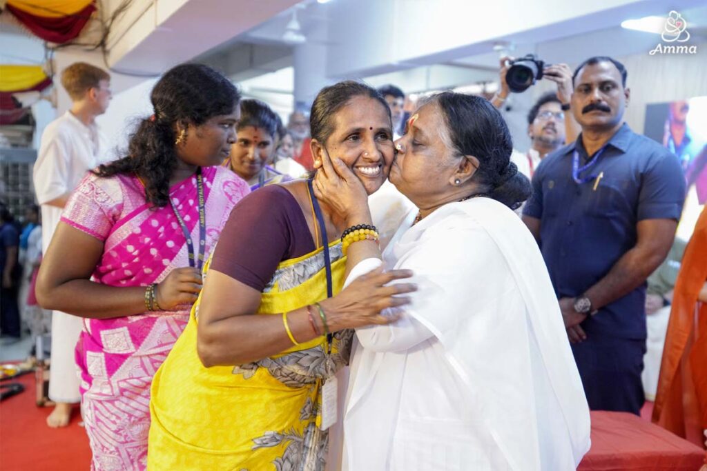 Amma kisses a woman