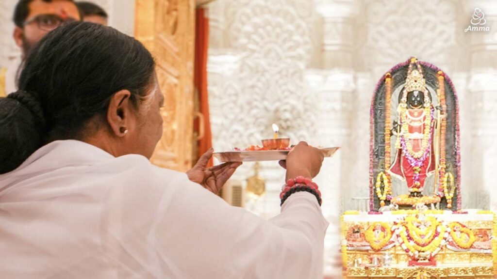 Amma performs arati to Ram Lalla