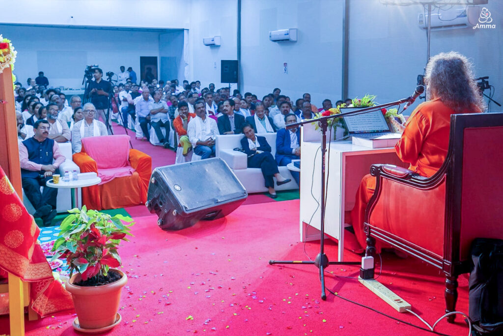 Swamiji addresses the audience