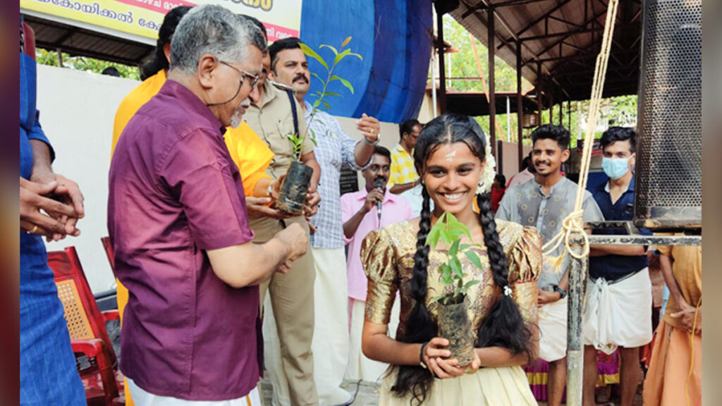 Young students receive saplings